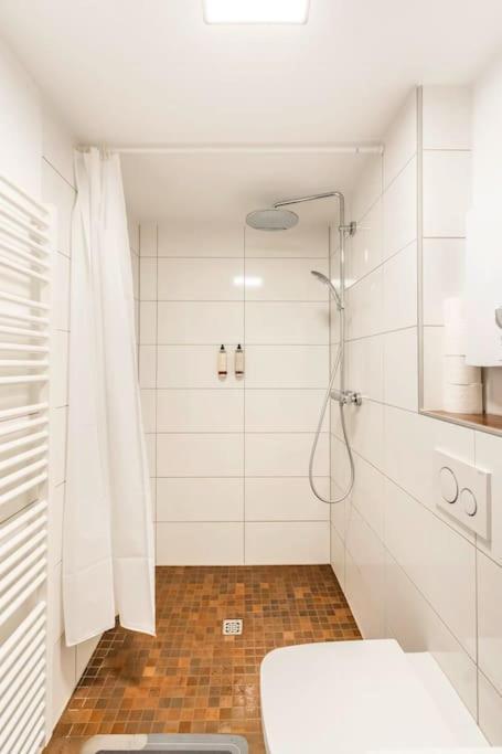 - Nice New York Apartment In The Heart Of Duisburg - Betten & Sofa - 5 Mins Central Station Hbf - Big Tv & Wifi - Ngoại thất bức ảnh